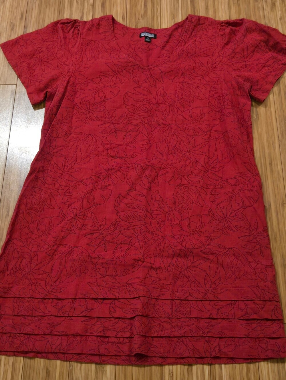 Nicole Miller Red Short Sleeve V-Neck Dress with Subtle Leaf Print